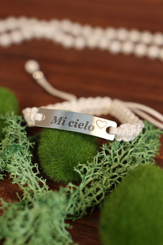 Pulsera de mujer personalizada con cordón blanco