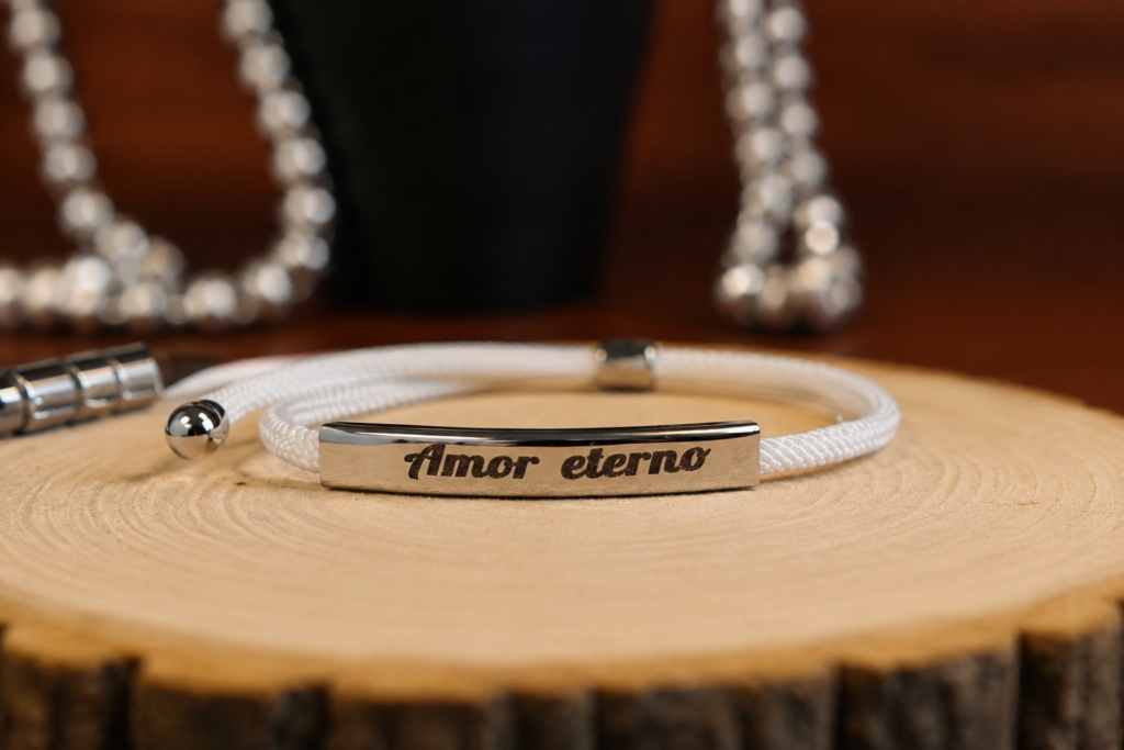 Pulsera de mujer personalizada con cordón blanco