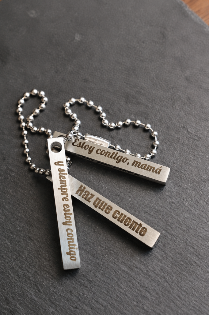Llavero personalizado en acabado plateado