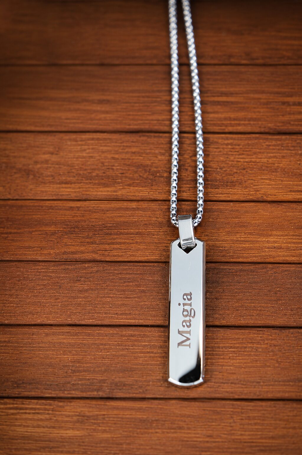 Medallón personalizado premium con cadena de 60 cm en acabado plateado - Imagen 2